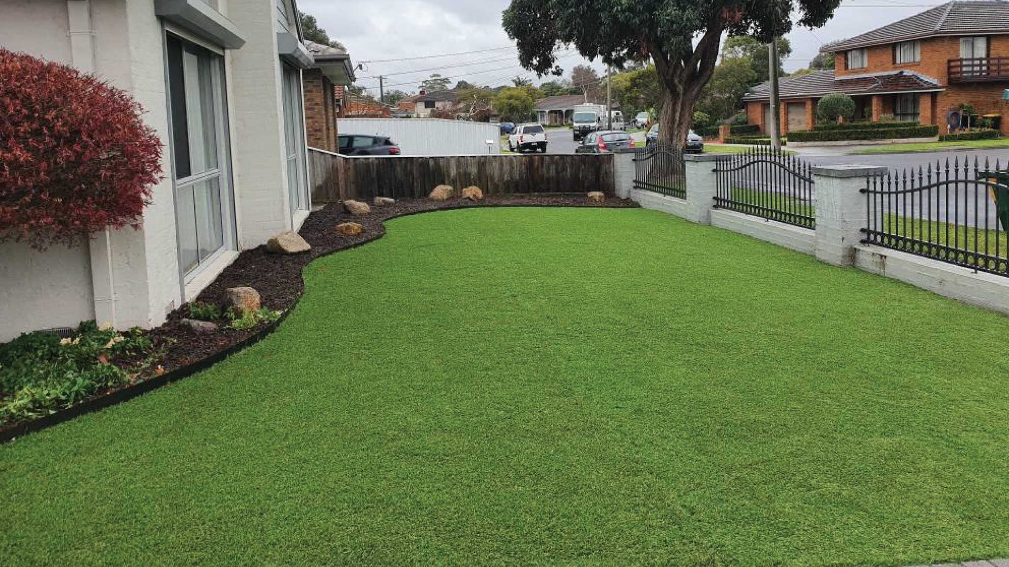 Fresh turf and garden edging by Greyline Landscaping Brighton